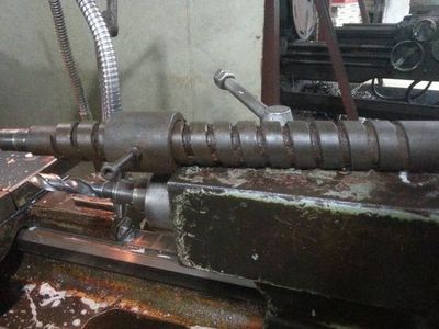 普通車床螺紋加工全解析 牙型識別、牙距計(jì)算、刀具修磨與掛擋操作